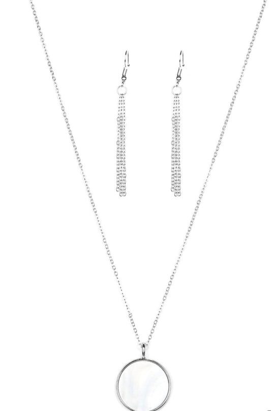 Shimmering Seashores (white)