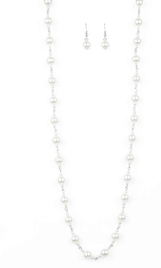 Behind the scenes (white)