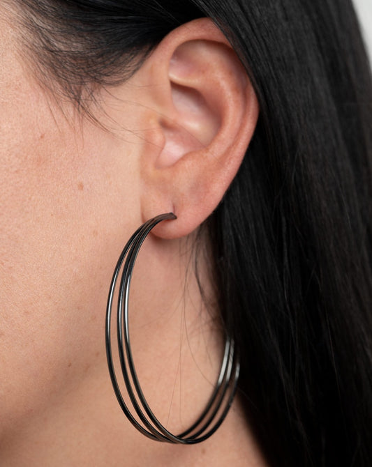 Rimmed Radiance (black)