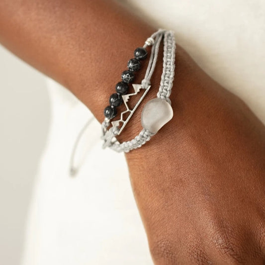Climbing Mountains (grey/black)